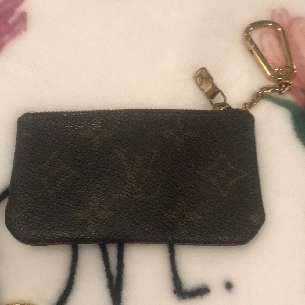 Louis Vuitton coin with key holder